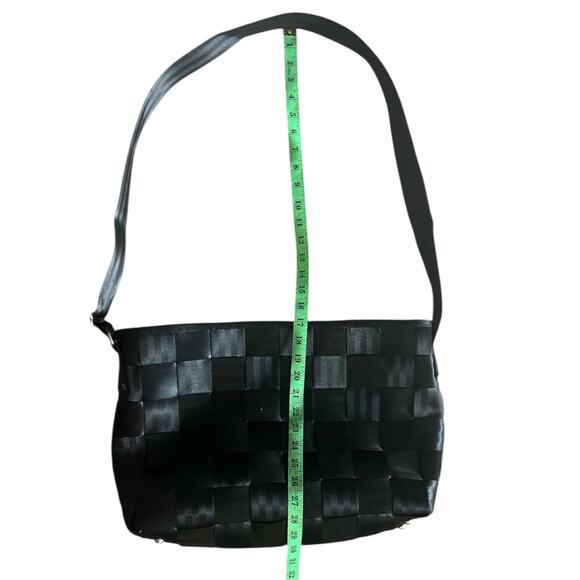 Harvey’s Seatbelt Black Bag - Picture 7 of 8